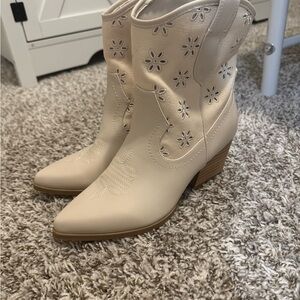 Women's Cream Western Ankle Boots